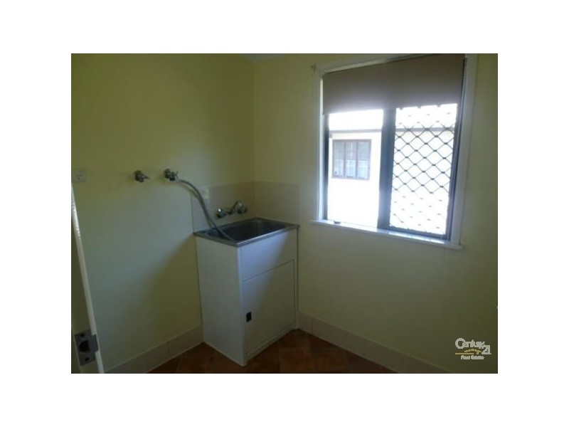 35 Kent Street, West Gladstone QLD 4680