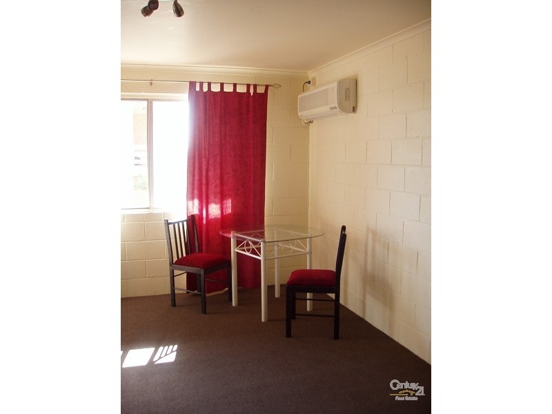 2/6 Wenitong Street, West Gladstone QLD 4680