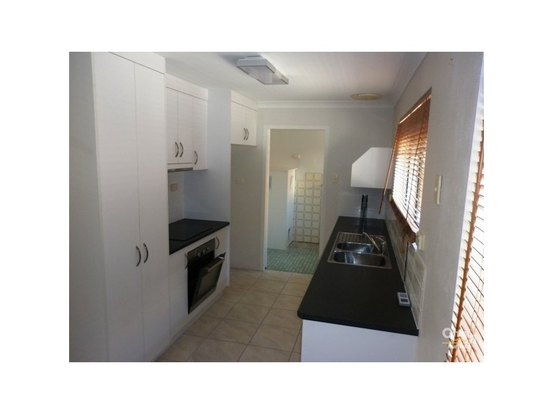 2/15 Carinya Drive, Gladstone QLD 4680