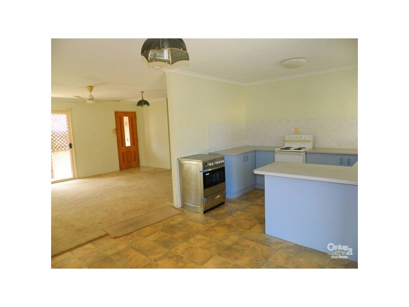 14 Ferguson Crescent, West Gladstone QLD 4680