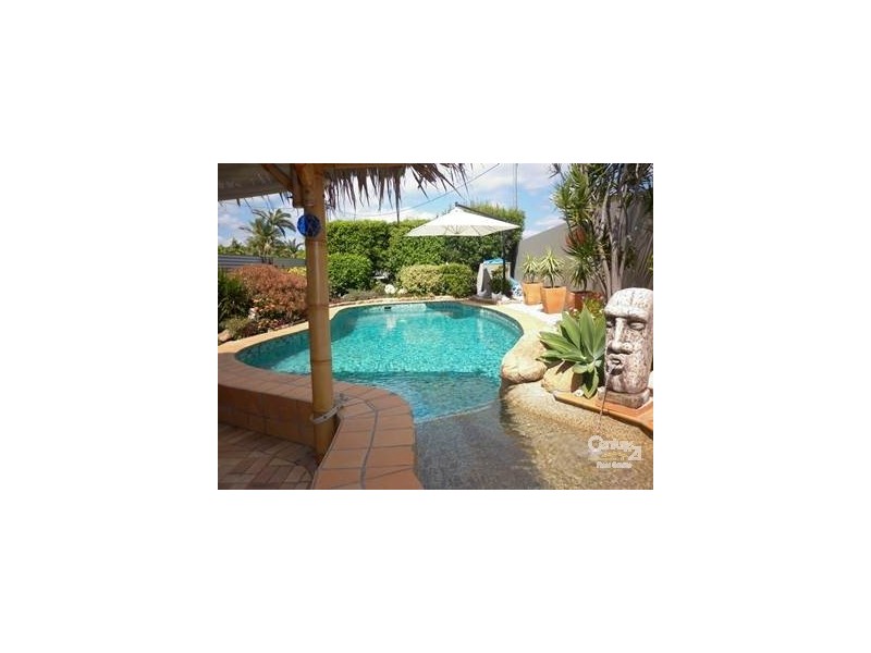 8 The Esplanade, Gladstone QLD 4680