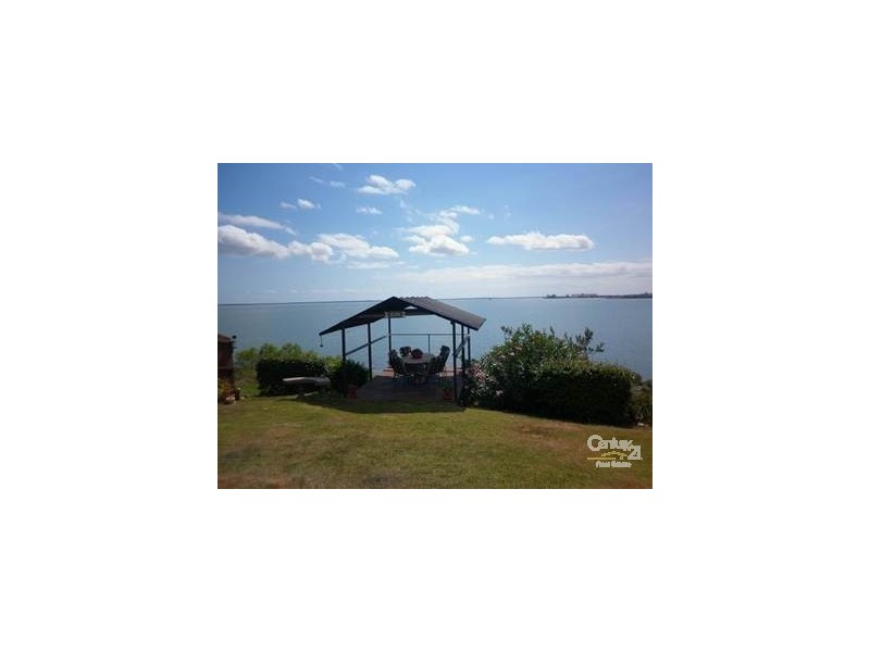 8 The Esplanade, Gladstone QLD 4680