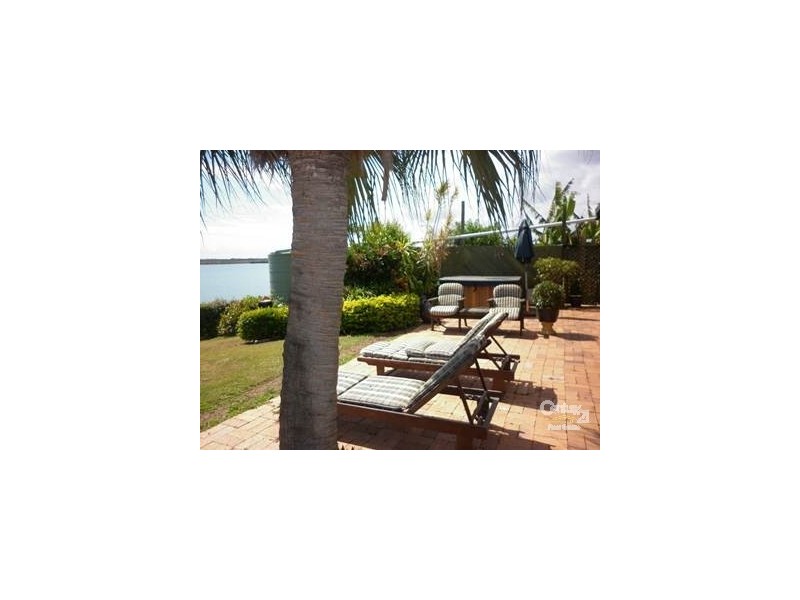 8 The Esplanade, Gladstone QLD 4680