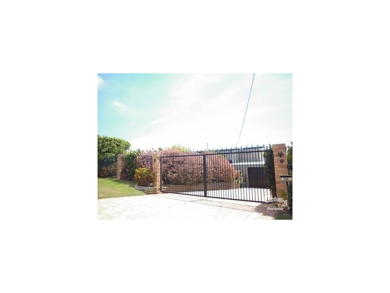 8 The Esplanade, Gladstone QLD 4680