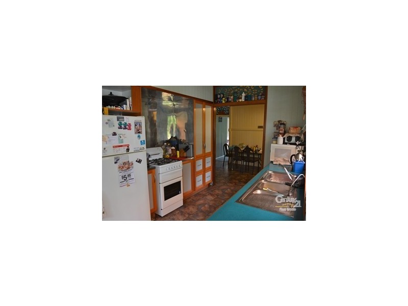 18 Roberts Street, Gladstone QLD 4680