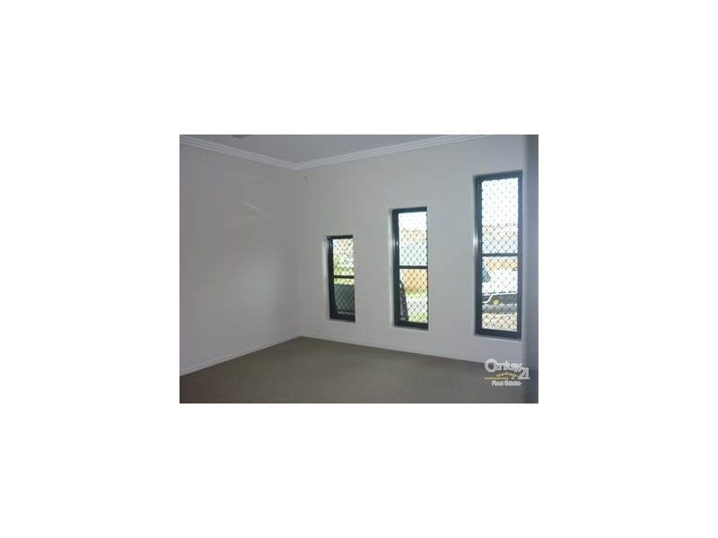 9 Kroombit Terrace, Kirkwood QLD 4680