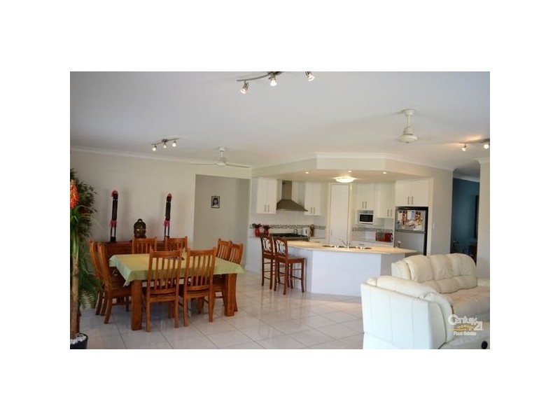 8 Clarendon Street, Clinton QLD 4680