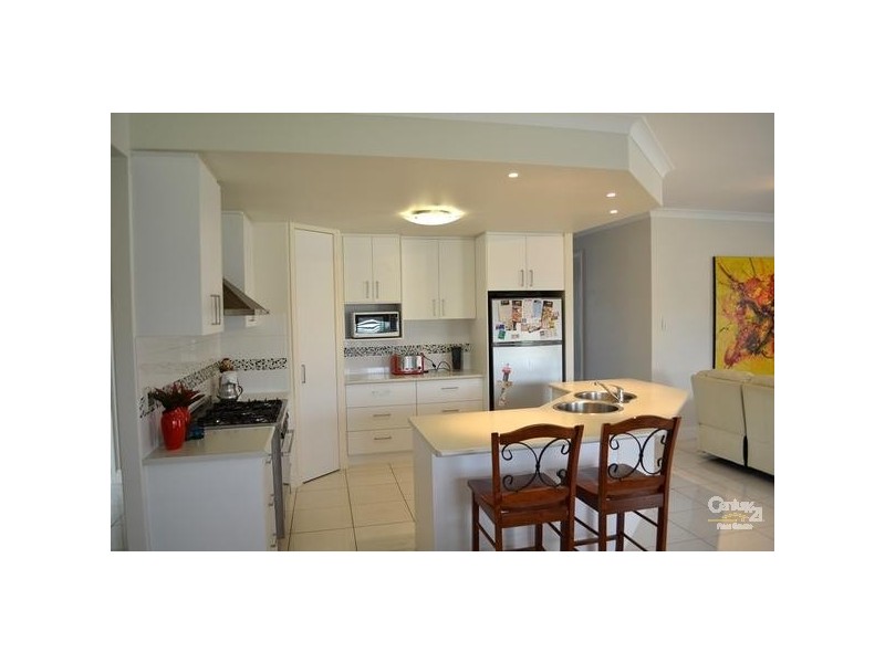 8 Clarendon Street, Clinton QLD 4680