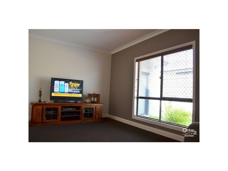 8 Clarendon Street, Clinton QLD 4680