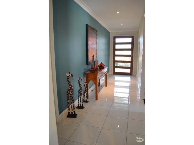 8 Clarendon Street, Clinton QLD 4680