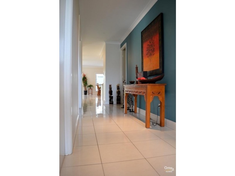 8 Clarendon Street, Clinton QLD 4680