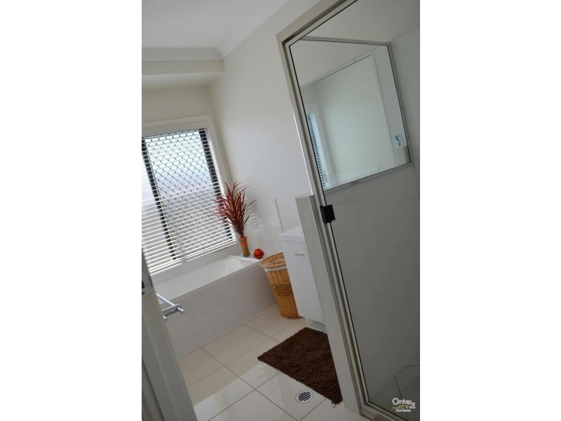 8 Clarendon Street, Clinton QLD 4680