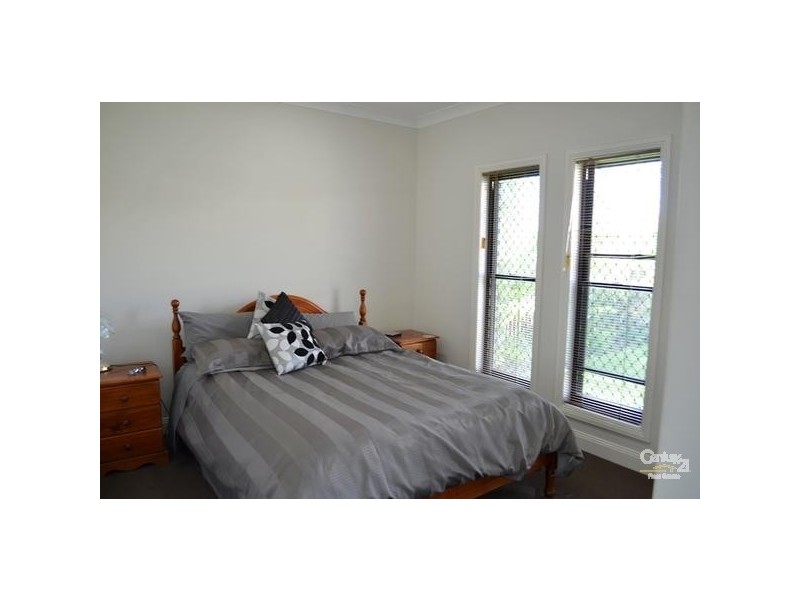 8 Clarendon Street, Clinton QLD 4680