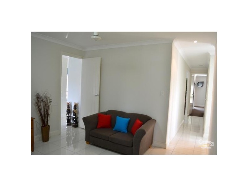 8 Clarendon Street, Clinton QLD 4680