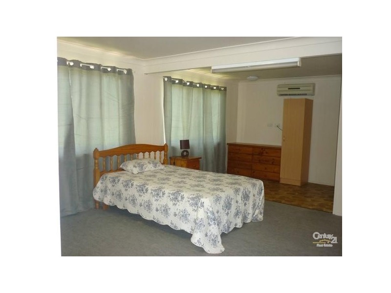 17 Campbell Street, Clinton QLD 4680