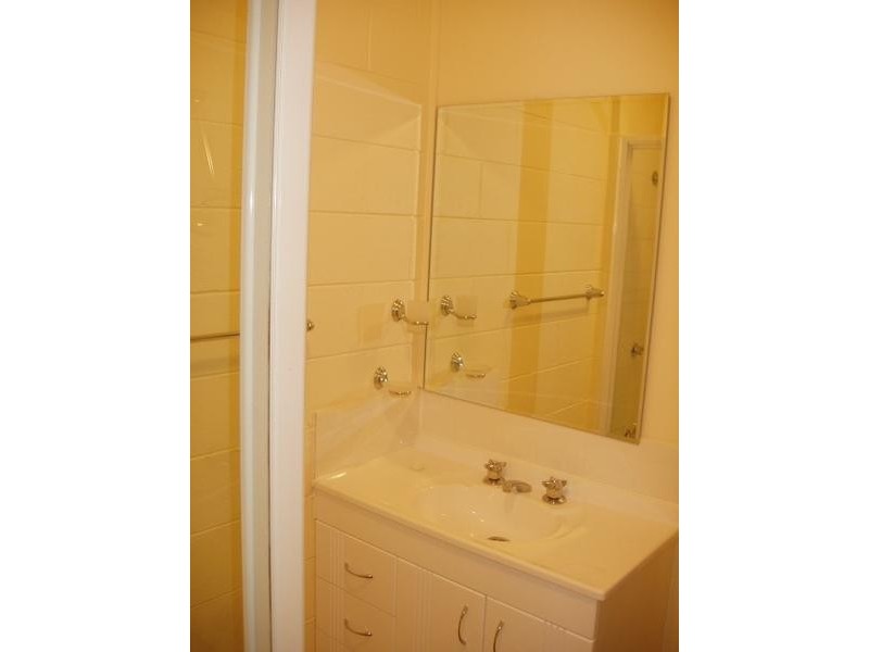 4/6 Wenitong Street, Gladstone QLD 4680