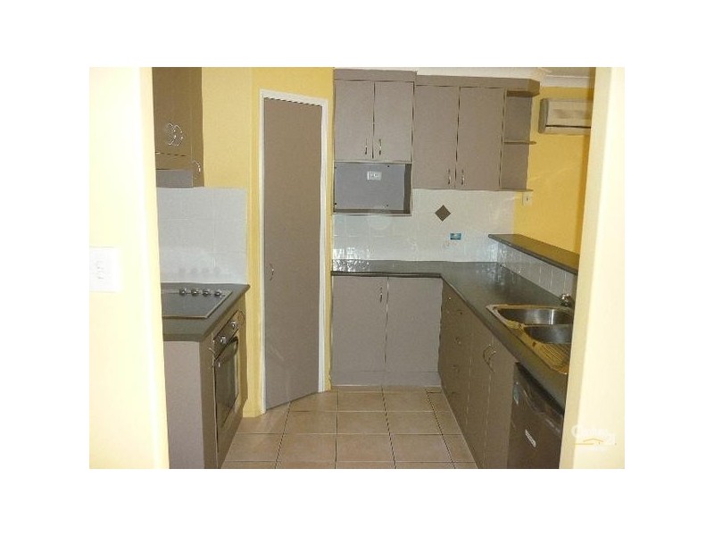 2/79 Col Brown Avenue, Clinton QLD 4680