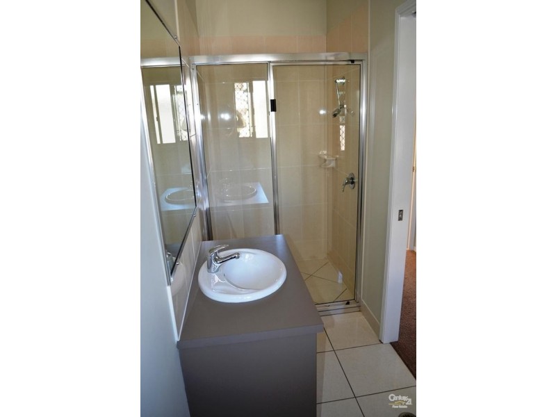 2a Golfview Drive, Boyne Island QLD 4680