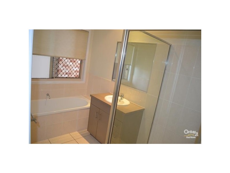 2a Golfview Drive, Boyne Island QLD 4680