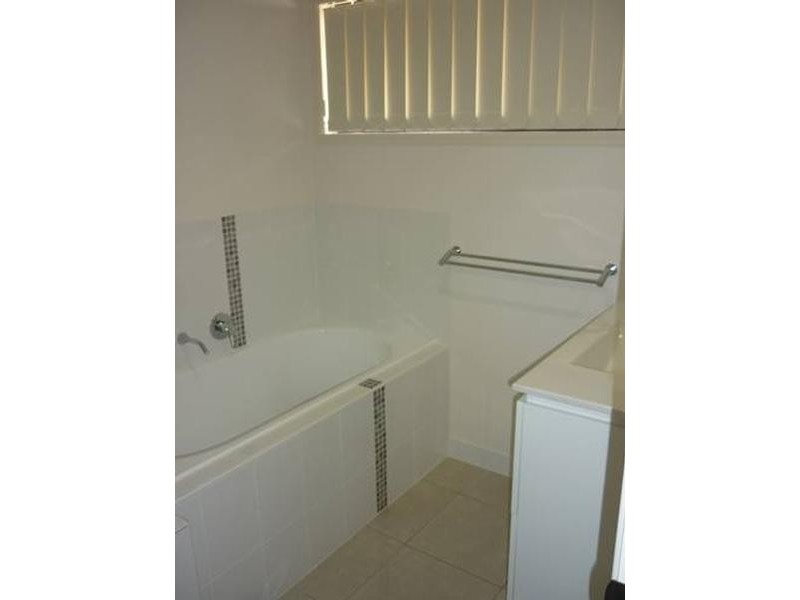 9 Takoko Place, Kirkwood QLD 4680