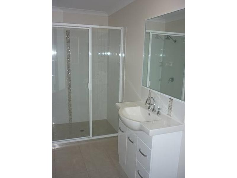 9 Takoko Place, Kirkwood QLD 4680