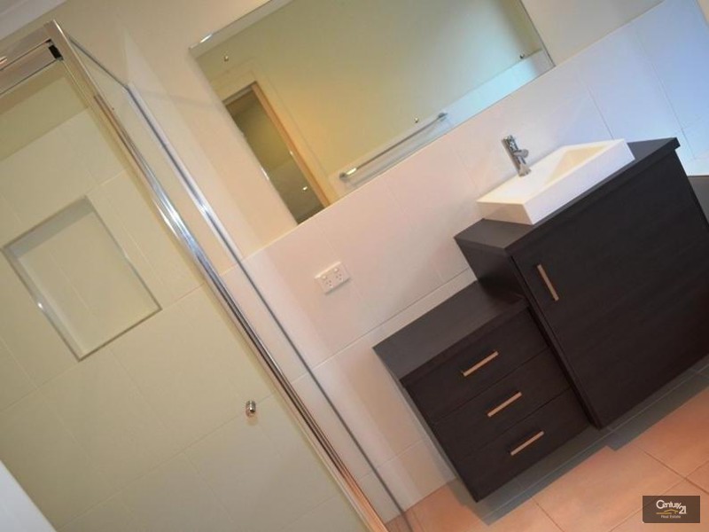 27 Reinaerhoff Crescent, Gladstone QLD 4680