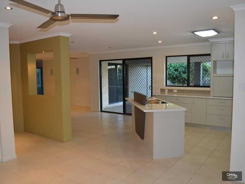 27 Reinaerhoff Crescent, Gladstone QLD 4680