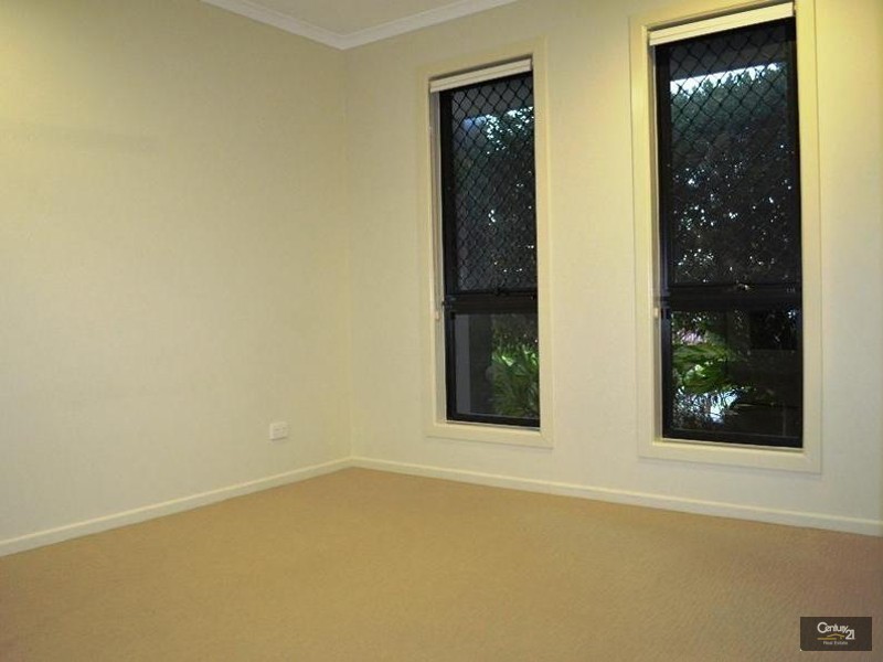 27 Reinaerhoff Crescent, Gladstone QLD 4680