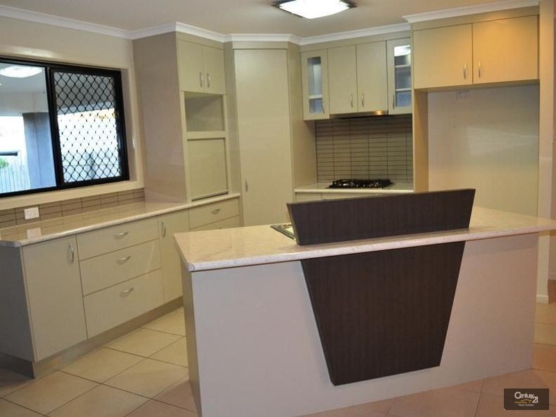 27 Reinaerhoff Crescent, Gladstone QLD 4680