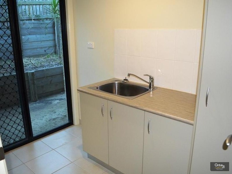 27 Reinaerhoff Crescent, Gladstone QLD 4680