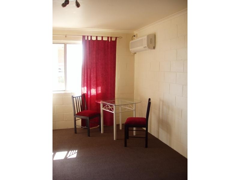 2/6 Wenitong Street, Gladstone QLD 4680