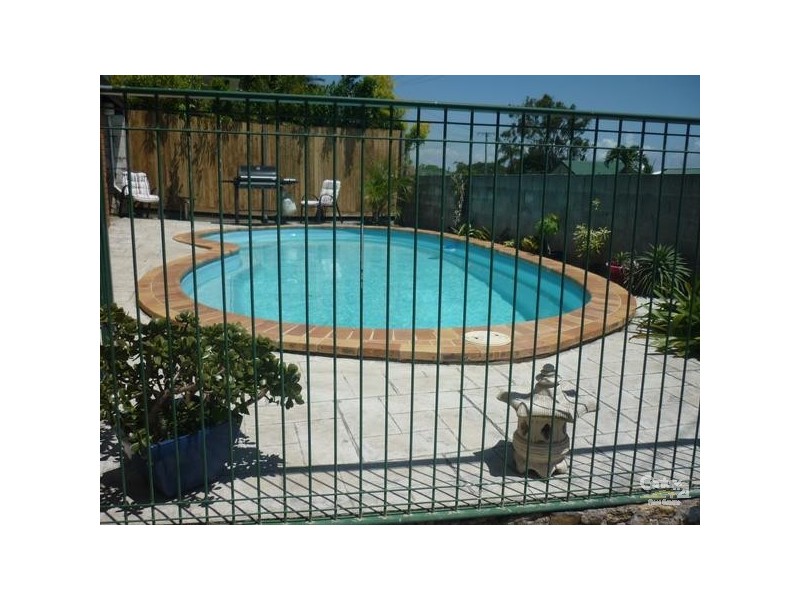 11 Amelia Street House and Studio, Gladstone QLD 4680