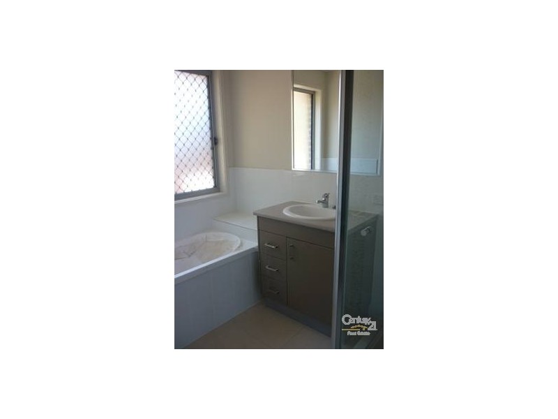 32 Briffney Street, Kirkwood QLD 4680