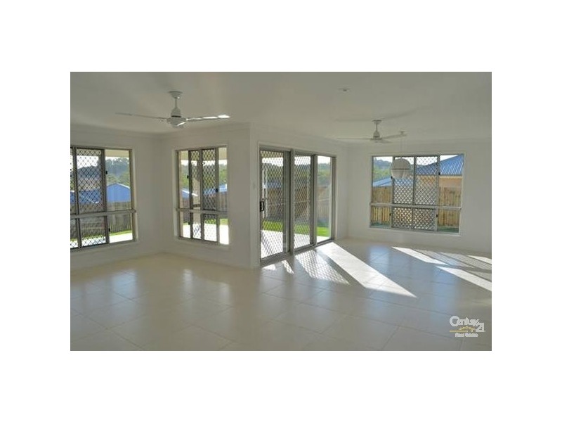 26 Woodland Court, Kirkwood QLD 4680