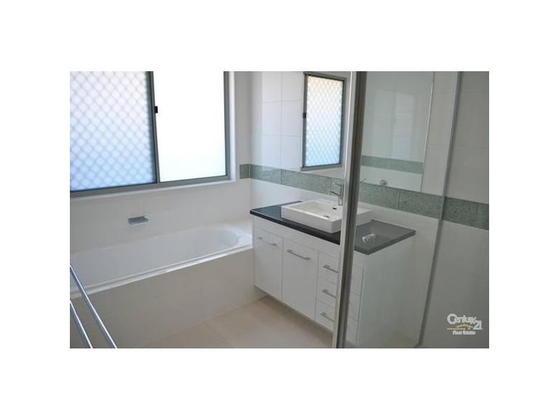 26 Woodland Court, Kirkwood QLD 4680