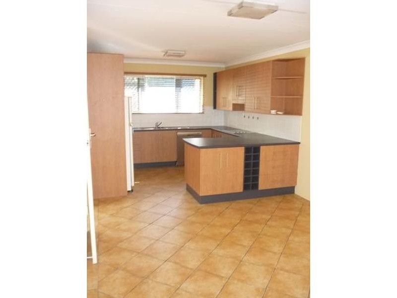 11 Walters Avenue, West Gladstone QLD 4680