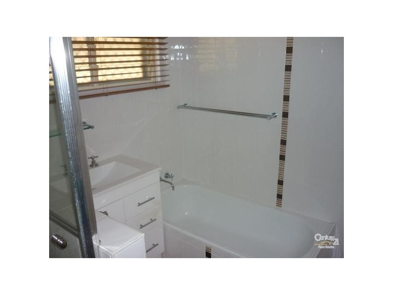 11 Walters Avenue, West Gladstone QLD 4680