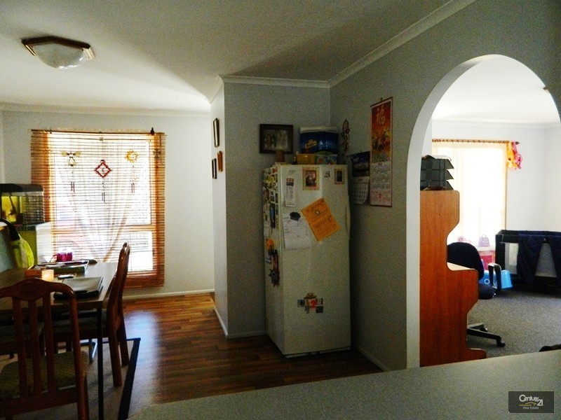 4 Berringa Close, Glen Eden QLD 4680