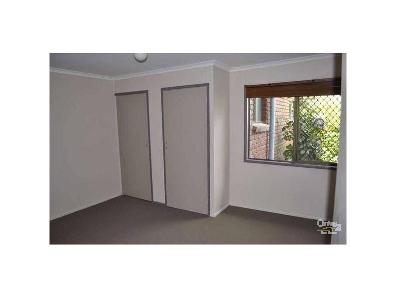 16 Far Street, West Gladstone QLD 4680