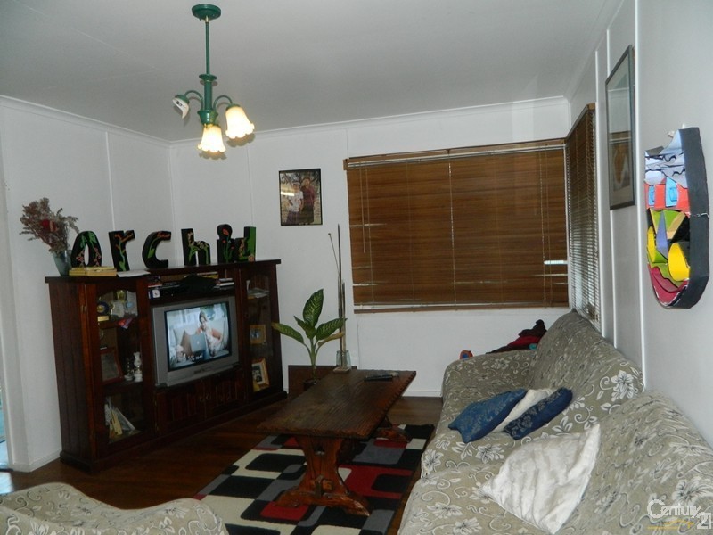 4 Burrows Street, West Gladstone QLD 4680