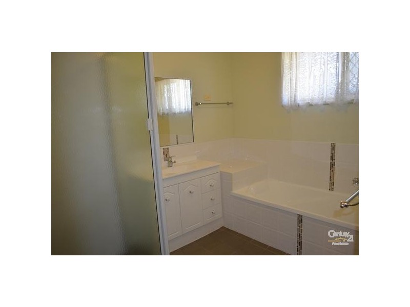 14 Ferguson Crescent, West Gladstone QLD 4680