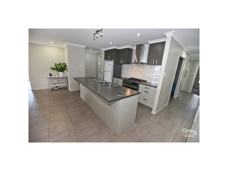 6 Redgum Drive, Kirkwood QLD 4680