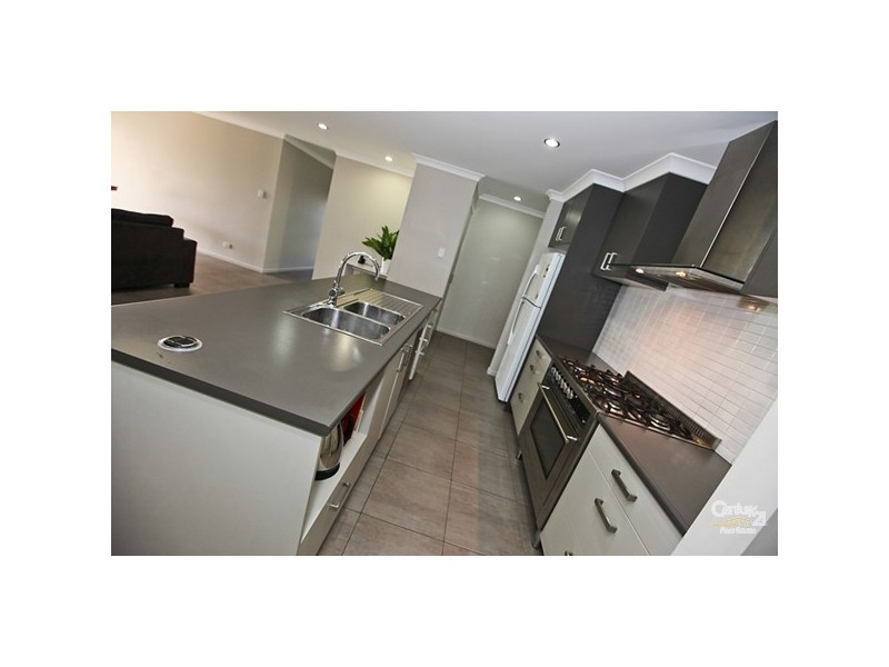 6 Redgum Drive, Kirkwood QLD 4680