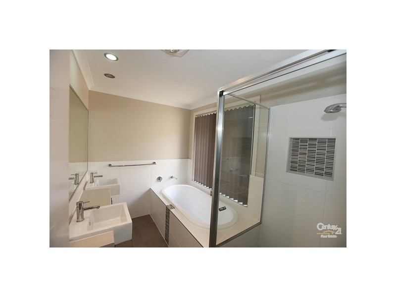 6 Redgum Drive, Kirkwood QLD 4680