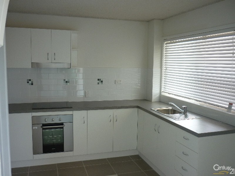 24/7 Kent Street, West Gladstone QLD 4680