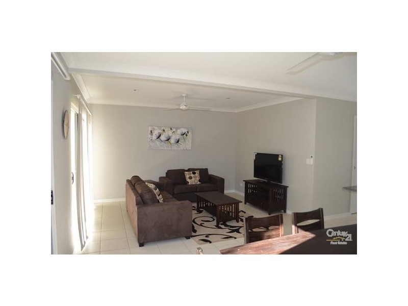 2/214-216 Oaka Street, South Gladstone QLD 4680