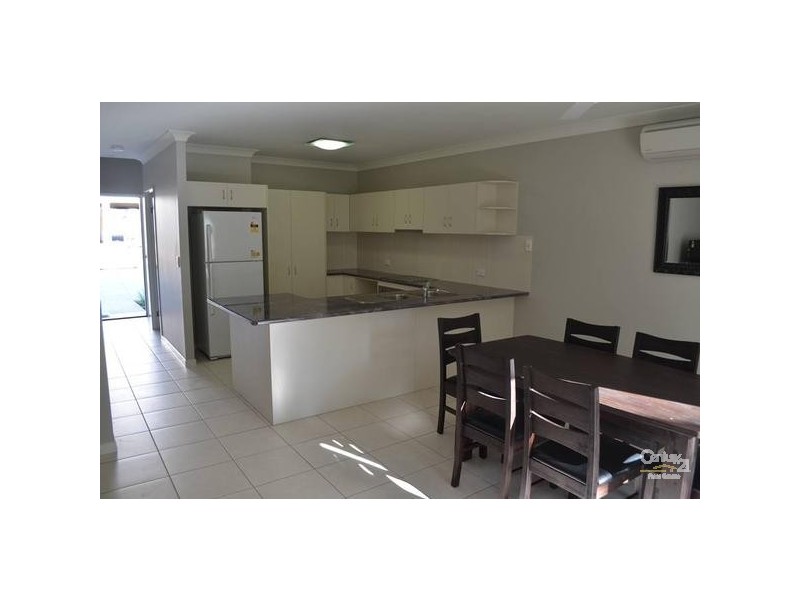 2/214-216 Oaka Street, South Gladstone QLD 4680