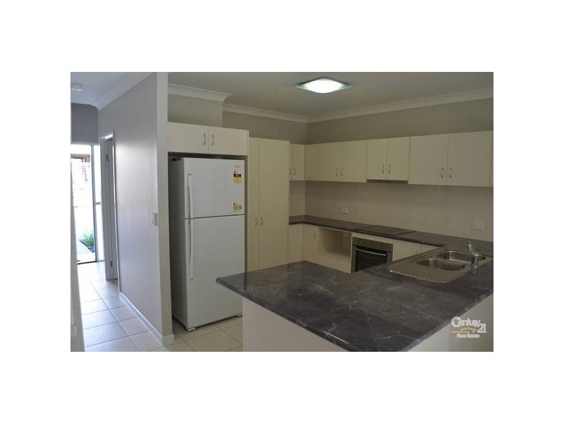 2/214-216 Oaka Street, South Gladstone QLD 4680