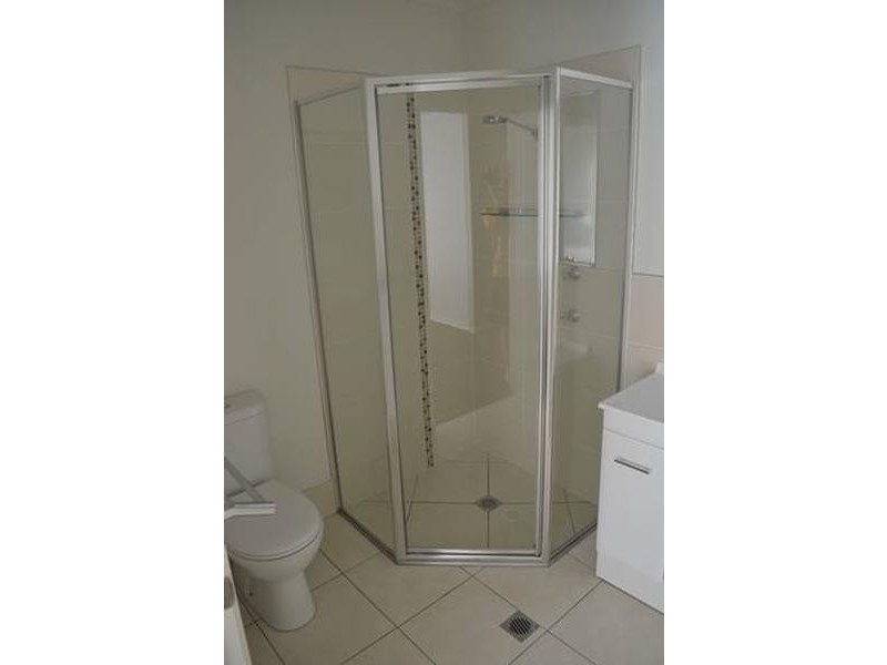 2/214-216 Oaka Street, South Gladstone QLD 4680