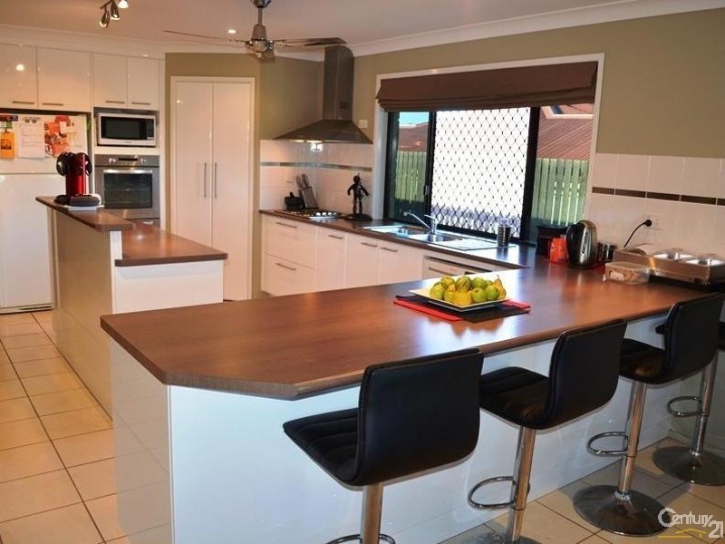 14 Viewpoint Way, New Auckland QLD 4680